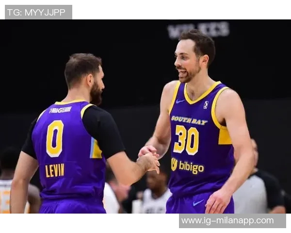 文班与赫夫封盖数据对比赫夫总盖帽领先但出场时间少于文班 文班与赫夫封盖数据对比赫夫总盖帽领先但出场时间少于文班